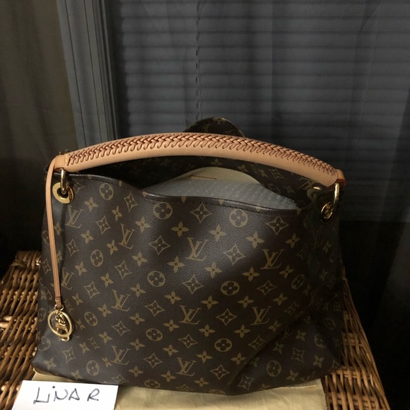 Louis Vuitton Handbags - Louis Vuitton Artsy MM